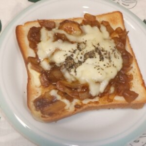 カレーの残りで☆カレーチーズトースト